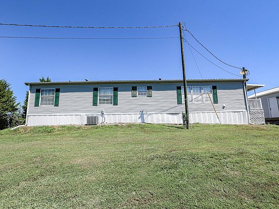 3rd image of 28 Whippoorwill Dr
