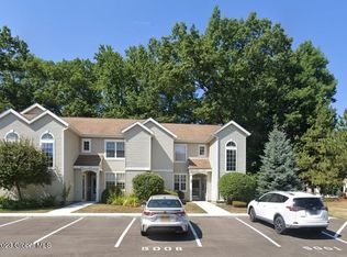 5008 Forest Point Dr, Clifton Park, NY 12065