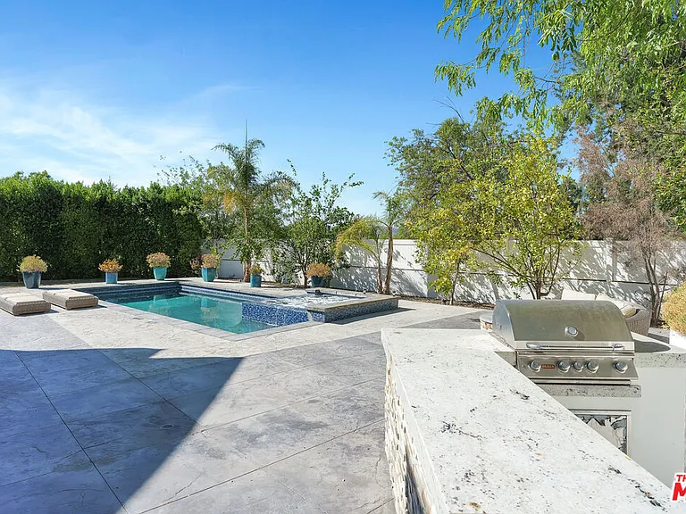 19633 Wells Dr — Photo 33