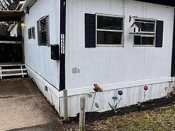 1422 Wana Dr, Erie, PA 16505