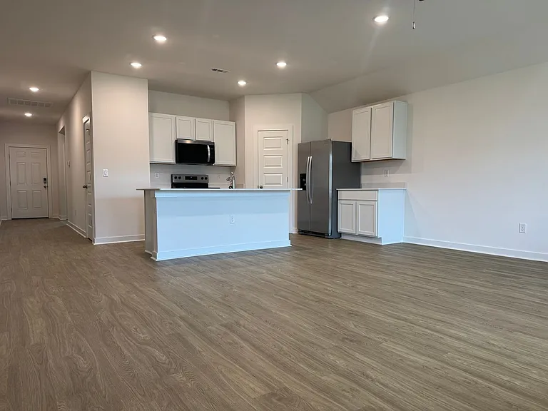6316 Warwick Dr — Photo 10