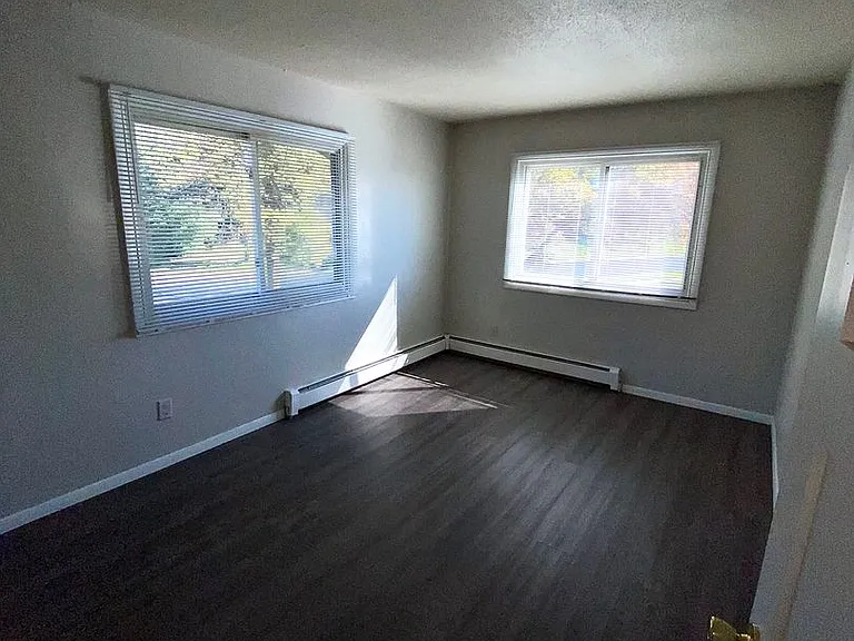 4601 Independence Ave N — Photo 5