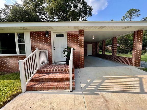 2nd image of 1830 Sherwood Dr