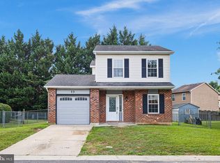 13 Iris Ln, Newark, DE 19702