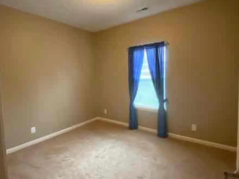 2433 Fleming Dr — Photo 7