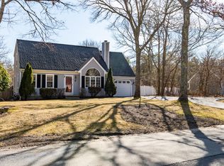 19 Carleton Dr, Mashpee, MA 02649