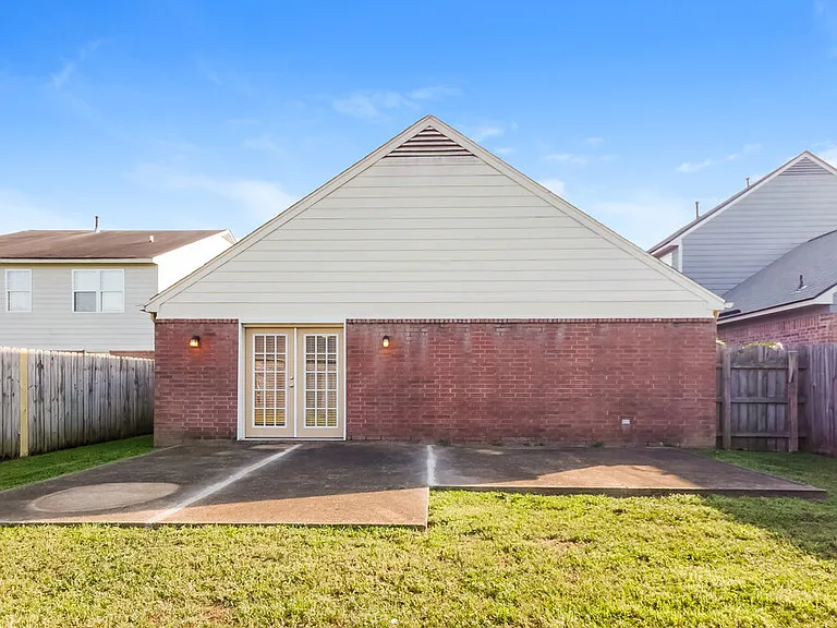 7296 Green Ash Dr — Photo 14