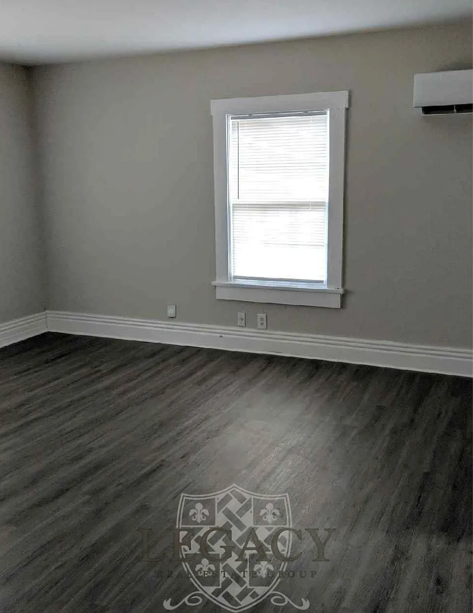 Building Photo - 913 N Maple St #B