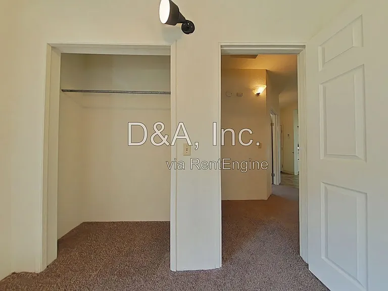 715 SW 11th St — Photo 9