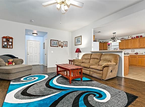 2nd image of 221 Lake Travis Dr