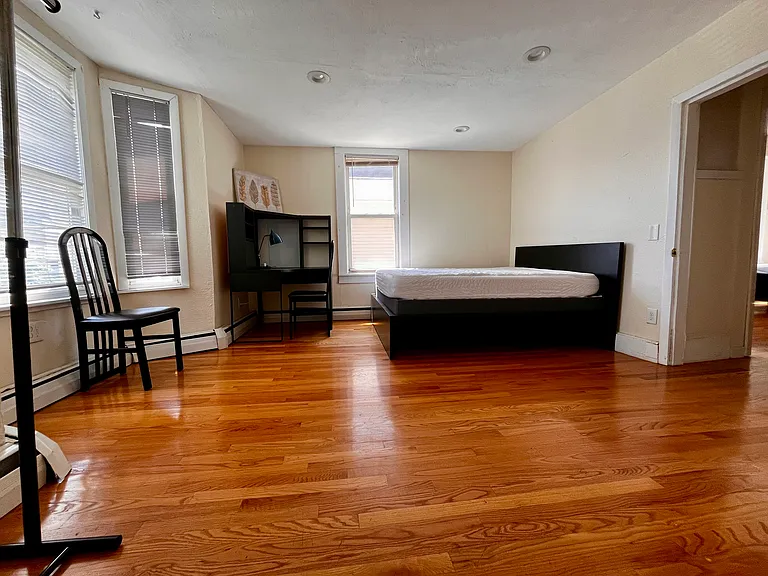 18 Crescent St #1 — Photo 4