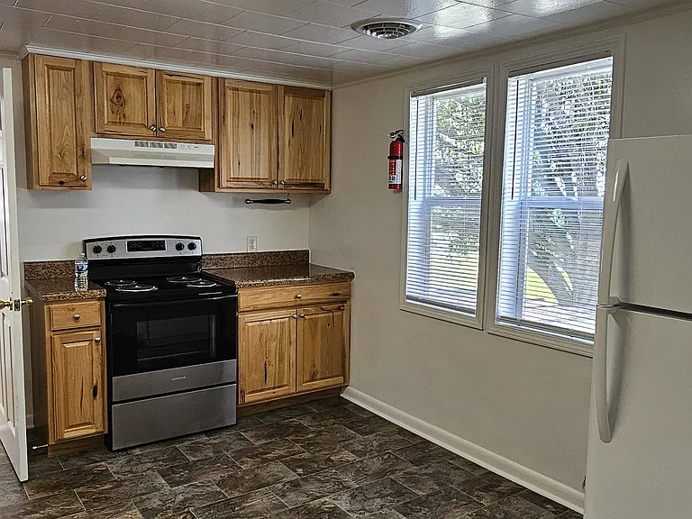 395 Clearview Dr — Photo 6