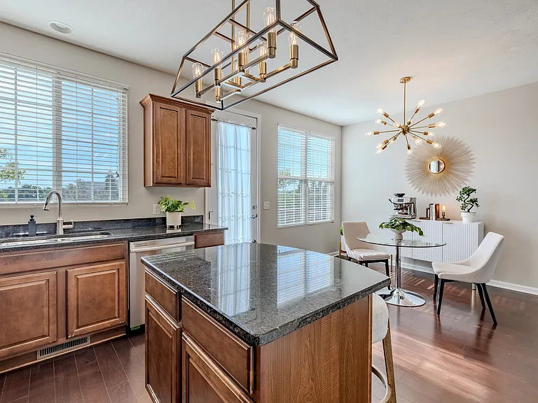 6180 N Pointe Dr — Photo 10