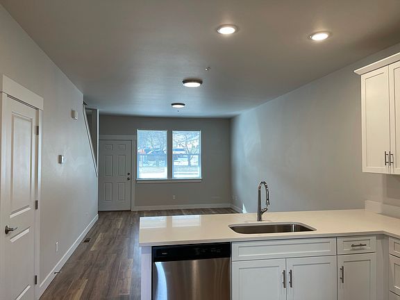 4th image of 430 S 2nd St #1C
