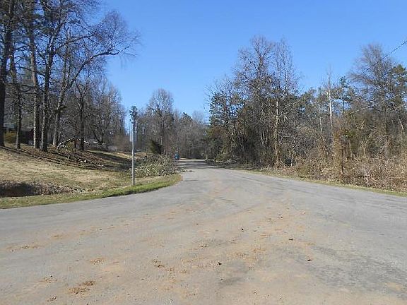 5th image of 2100 Yorkshire Dr