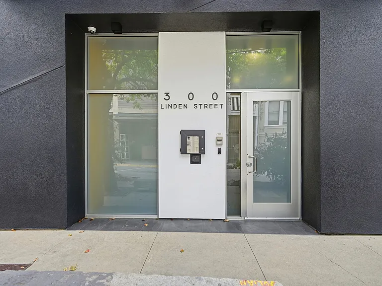 300 Linden St #3 — Photo 30