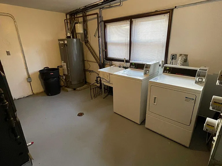 15032 Dorchester Ave #1W — Photo 10
