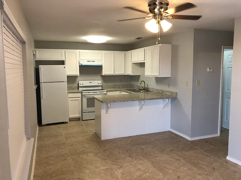 607 S I Rd #17 — Photo 2