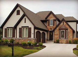 737 Woods Of Ladue Ln, Saint Louis, MO 63124