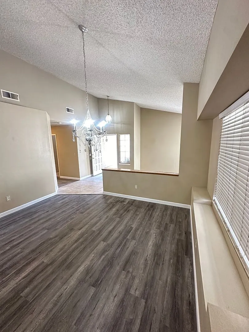 Charming 3-Bedroom Home in Southwest Bakersfield — Photo 4
