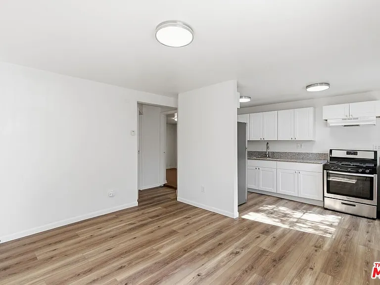 2542 Thurman Ave — Photo 1