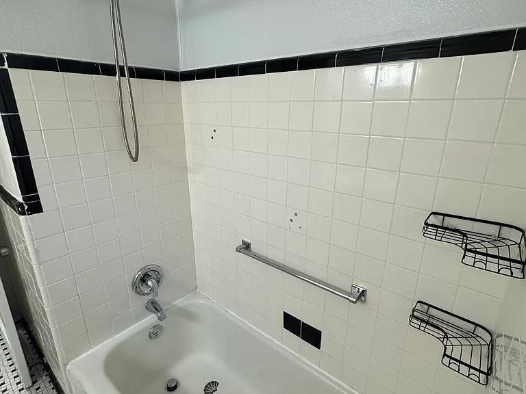 35 Rapallo Ave #3E — Photo 28