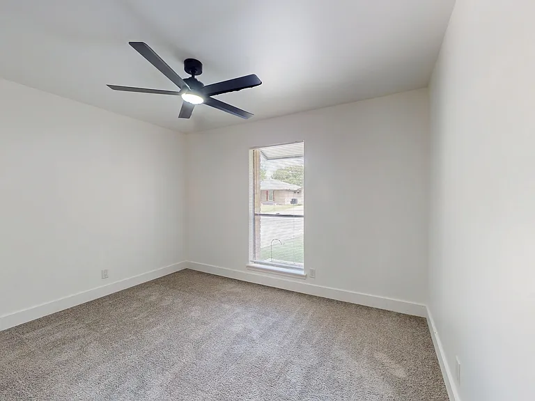 318 Renee Dr — Photo 13