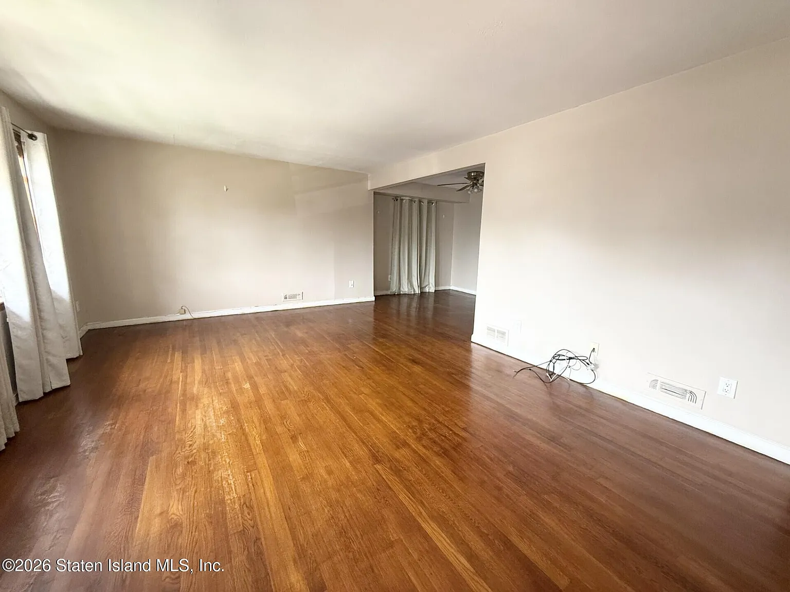 3 bed, 1.5 bath, 4223 sqft, $2,950 — Photo 2