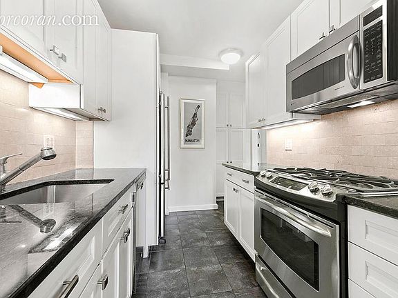 3rd image of 20 E 9th St #10FG