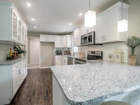 2nd image of 10017 Larsen St