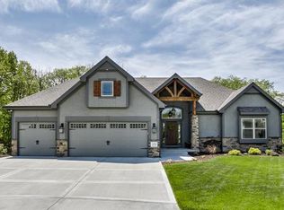 14535 Summit Rdg, Parkville, MO 64152