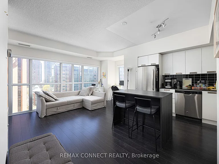 28 Ted Rogers Way #1012 — Photo 2
