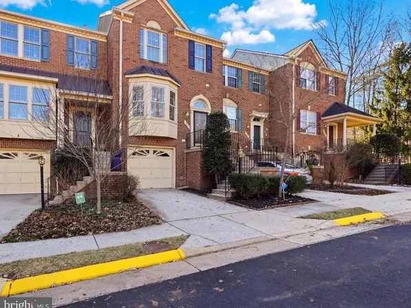 1472 Park Garden Ln, Reston, VA 20194