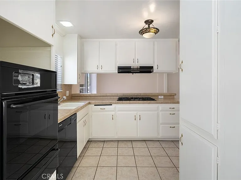 21816 Providencia St — Photo 24