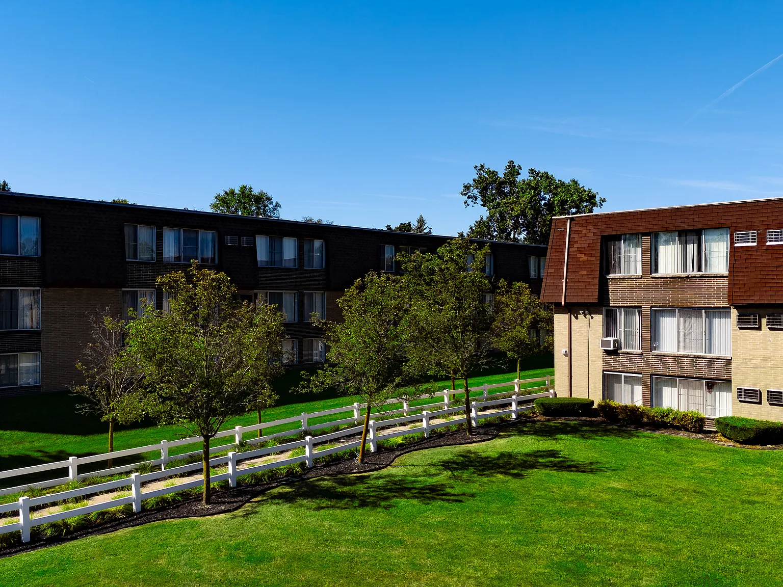Top of The Drive Apartments — Photo 2