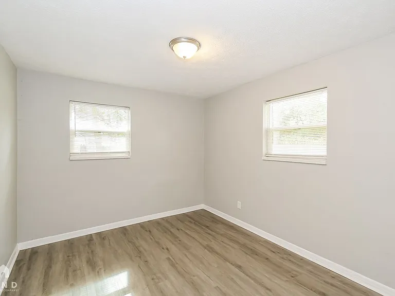 214 N Whitney St — Photo 11