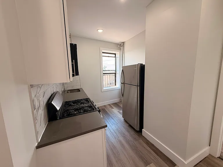 156 Bergen Ave #45E — Photo 2