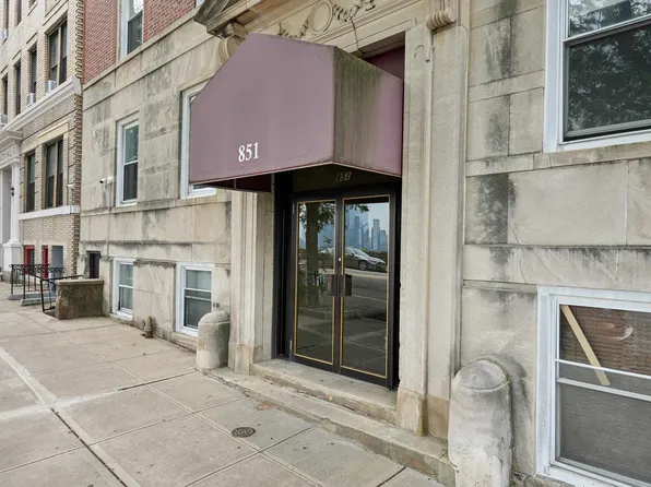 851 Blvd East image 3 of 42