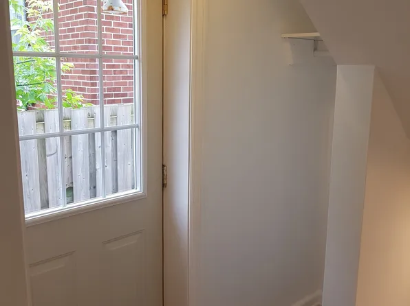 238 Byron Ave #1, Ottawa, ON K1Z 6Y8