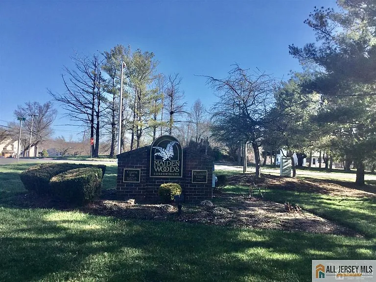 682 Darlington Dr — Photo 28