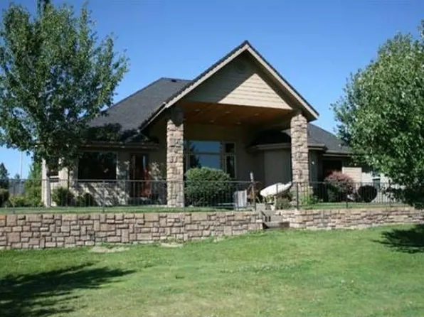 141 Whispering Dr, Grants Pass, OR 97527