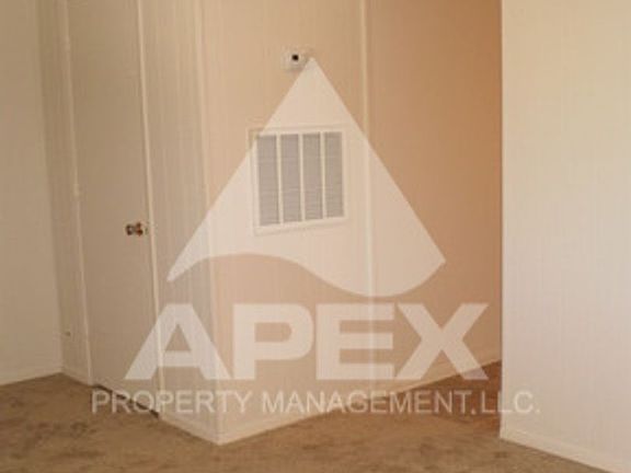 3rd image of 1221 W Parkway Ave #27