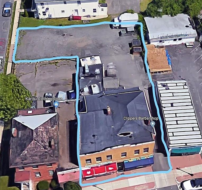 2nd image of 1856 Park St