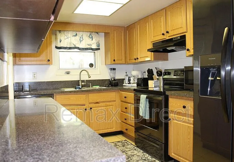 323 W Palm St — Photo 2