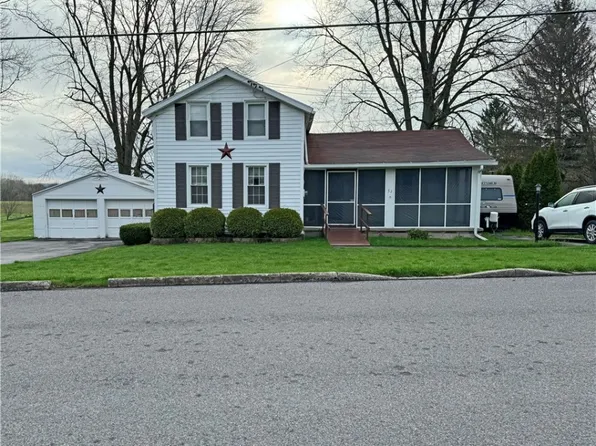 51 S Wayne St, Phelps, NY 14532