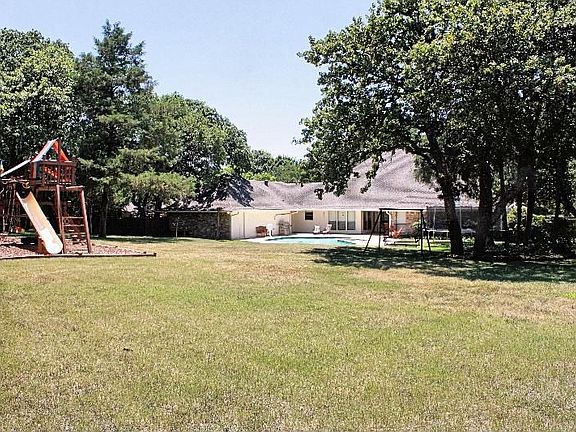 2nd image of 911 Angela Dr