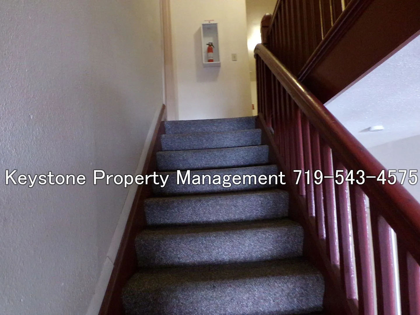 Take $475 OFF Spacious Downtown Apartment on 2nd Floor with Interior Entrance - $950/$950 — Photo 2