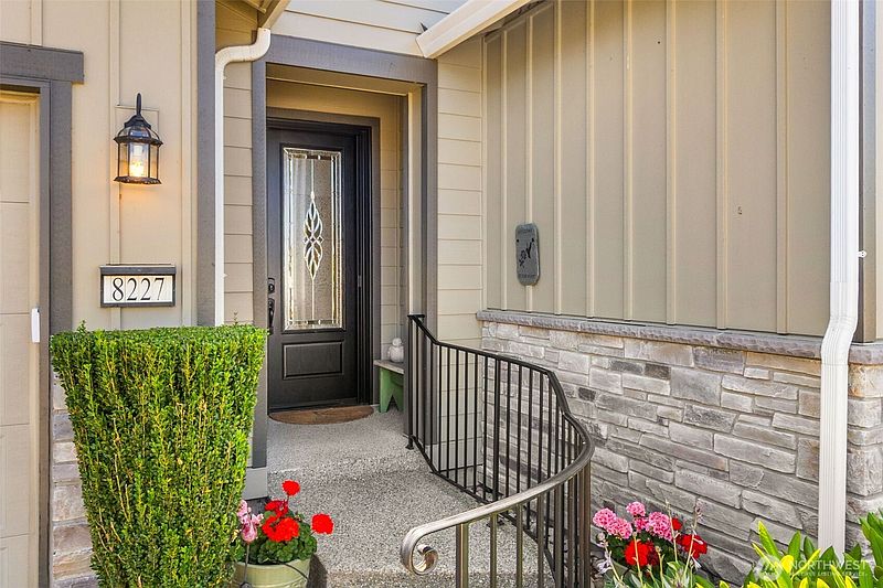 3rd image of 8227 Orcas Loop NE