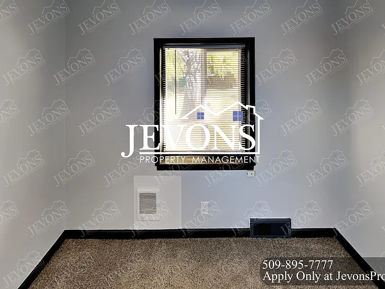 807 N 1st St — Photo 15