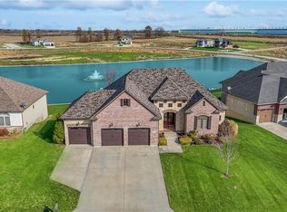 1254 Vivian Dr, Warrensburg, MO 64093